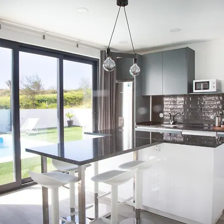 Premier Palaca - Ground Floor Only, Walk To Reserve & Town * Santo Isidoro