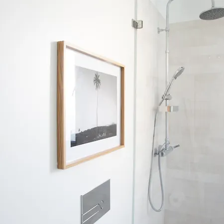 Premier Palaca - Ground Floor Only, Walk To Reserve & Town