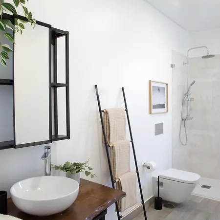 Premier Palaca - Ground Floor Only, Walk To Reserve & Town