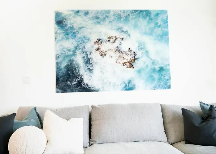 Premier Palaca - Ground Floor Only, Walk To Reserve & Town