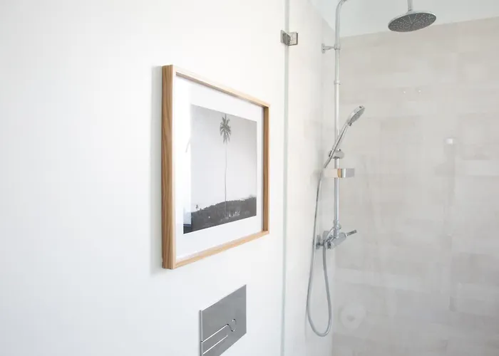 Premier Palaca - Ground Floor Only, Walk To Reserve & Town